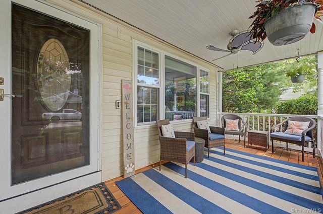15 Winnecomac Circle, Kings Park, NY 11754