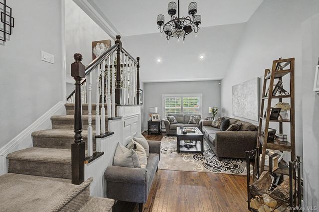 15 Winnecomac Circle, Kings Park, NY 11754