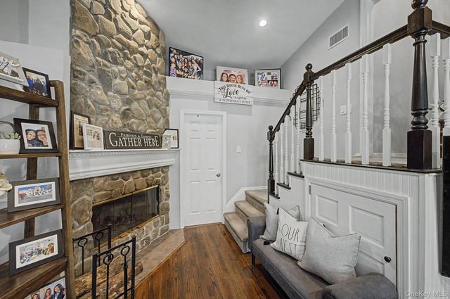 15 Winnecomac Circle, Kings Park, NY 11754