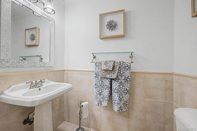 15 Winnecomac Circle, Kings Park, NY 11754
