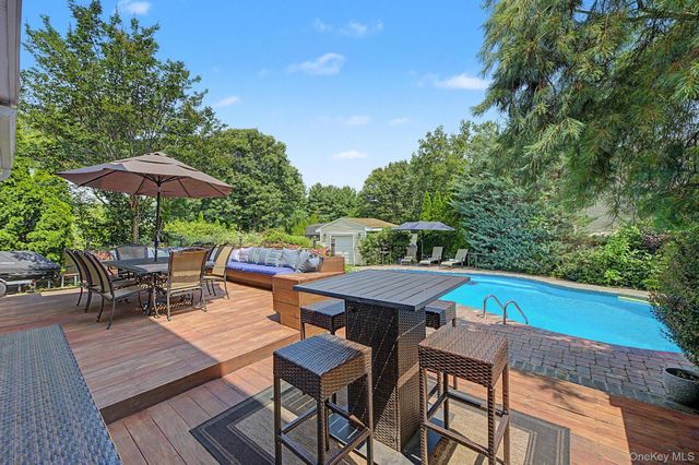 15 Winnecomac Circle, Kings Park, NY 11754