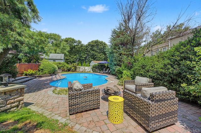 15 Winnecomac Circle, Kings Park, NY 11754
