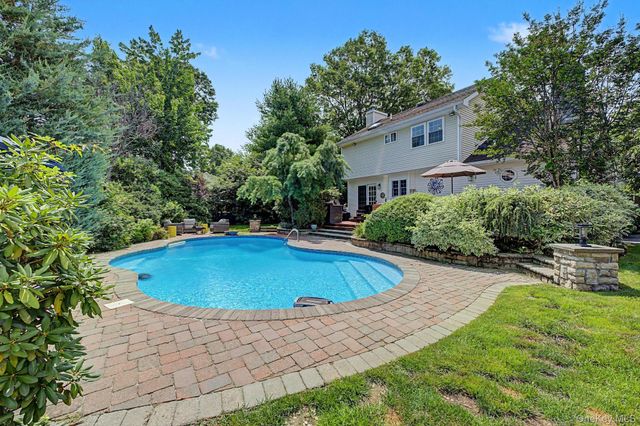 15 Winnecomac Circle, Kings Park, NY 11754