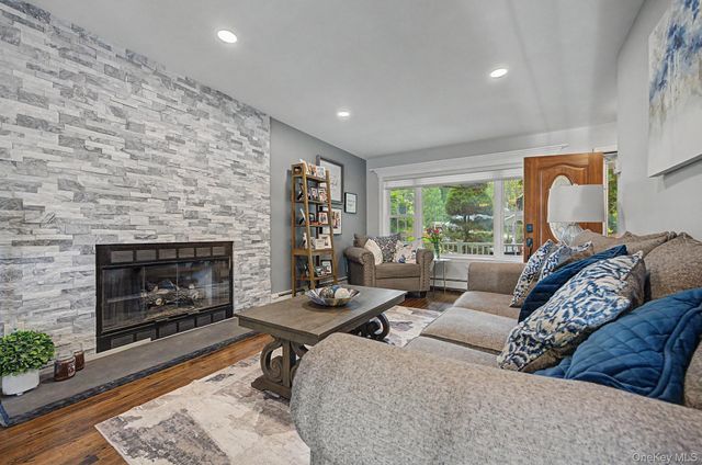 15 Winnecomac Circle, Kings Park, NY 11754