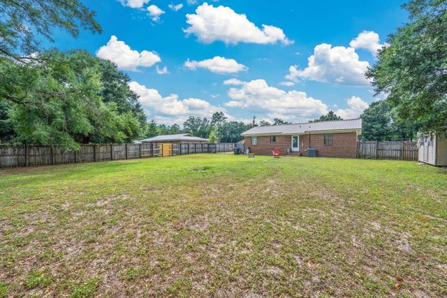 102 Alice Drive, Defuniak Springs, FL 32435