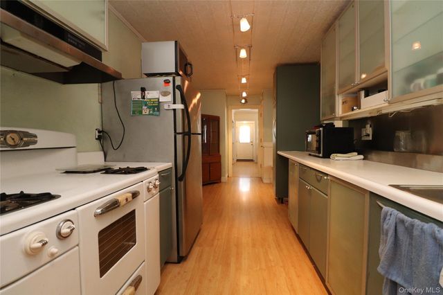 2027 Oakland Avenue, Wantagh, NY 11793