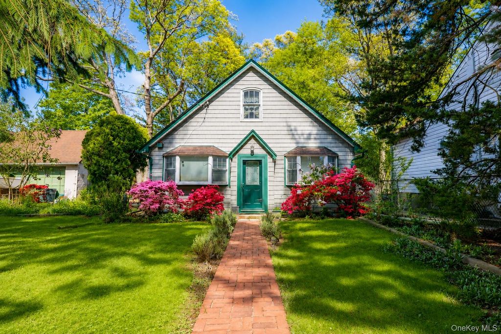 2027 Oakland Avenue, Wantagh, NY 11793