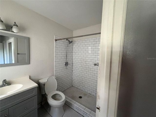 224 W LAKE AVENUE, Auburndale, FL 33823