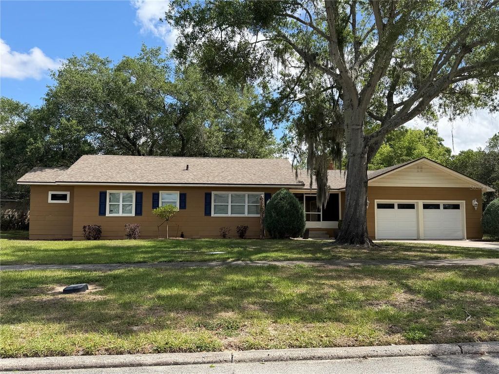 224 W LAKE AVENUE, Auburndale, FL 33823