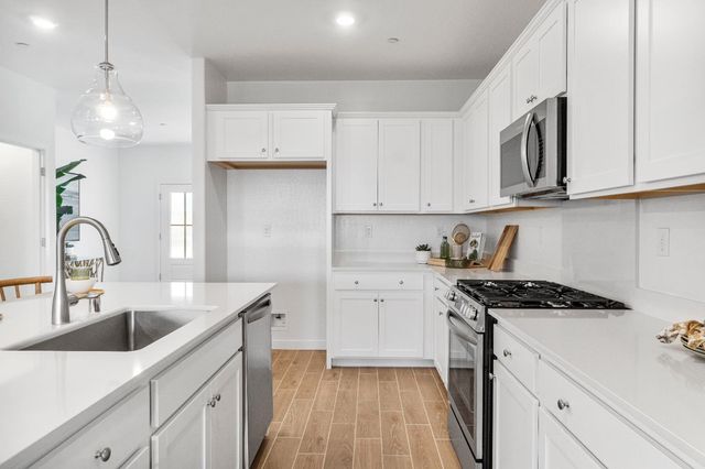 1053 Springtime Avenue, Clovis, CA 93619