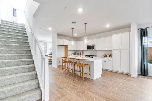 1053 Springtime Avenue, Clovis, CA 93619