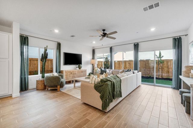 1053 Springtime Avenue, Clovis, CA 93619