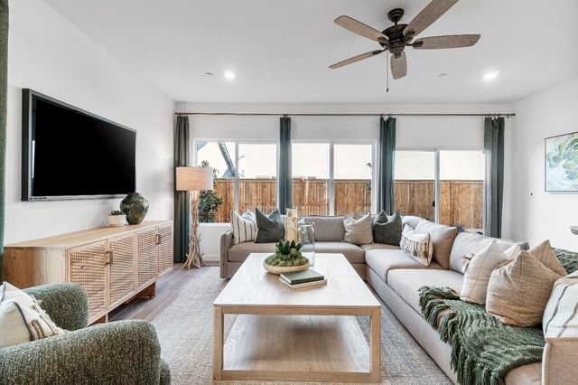 1053 Springtime Avenue, Clovis, CA 93619