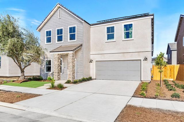 1053 Springtime Avenue, Clovis, CA 93619