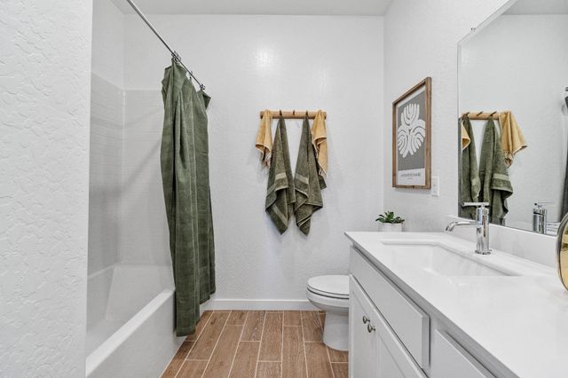 1053 Springtime Avenue, Clovis, CA 93619