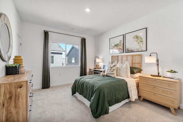 1053 Springtime Avenue, Clovis, CA 93619