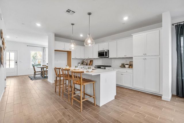 1053 Springtime Avenue, Clovis, CA 93619