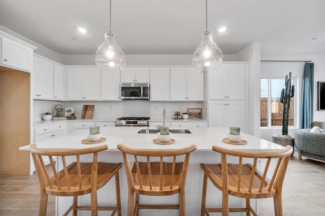 1053 Springtime Avenue, Clovis, CA 93619