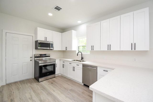 2707 Kirk Street, Houston, TX 77026