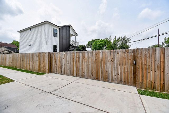 2707 Kirk Street, Houston, TX 77026
