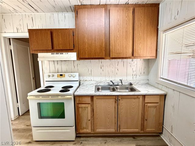 1520 Stewart Avenue, Las Vegas, NV 89101