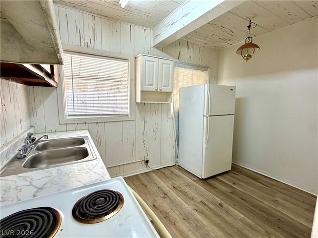1520 Stewart Avenue, Las Vegas, NV 89101