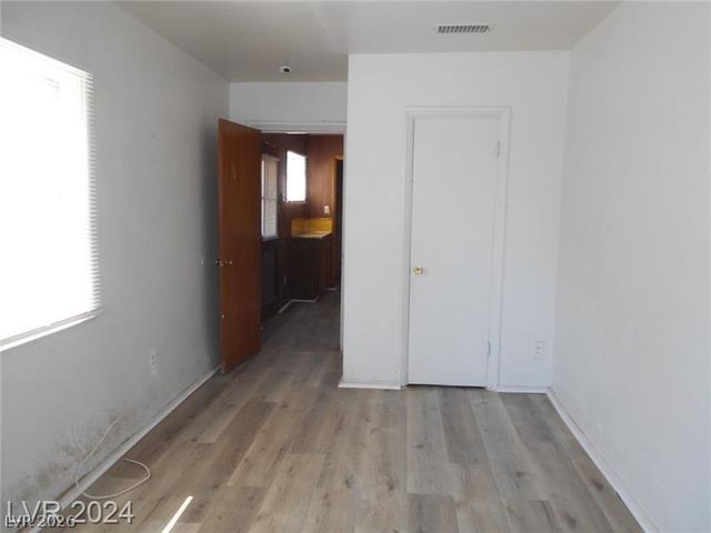 1520 Stewart Avenue, Las Vegas, NV 89101