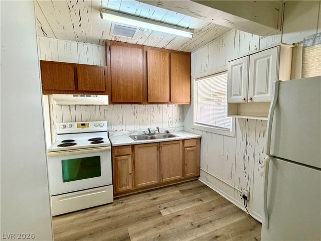 1520 Stewart Avenue, Las Vegas, NV 89101