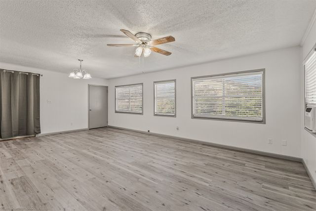 1401 N Rockwall Avenue, Terrell, TX 75160