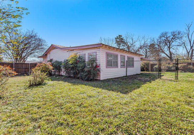 1401 N Rockwall Avenue, Terrell, TX 75160