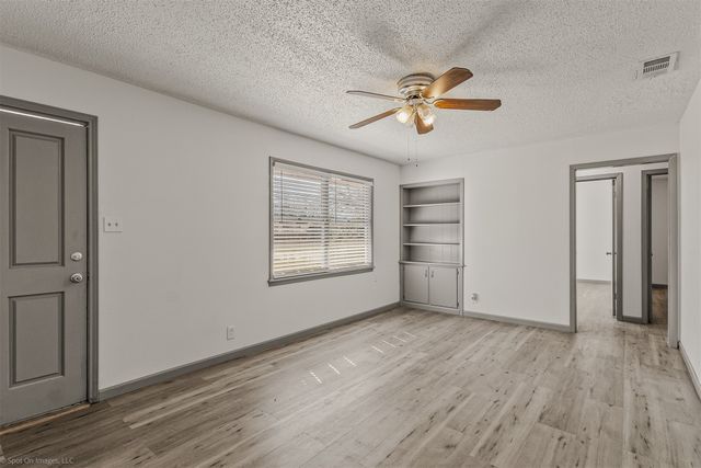 1401 N Rockwall Avenue, Terrell, TX 75160