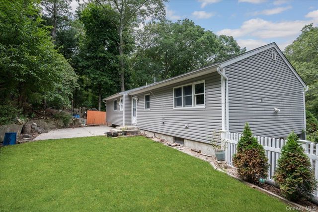 6 Valleywood Road, Smithtown, NY 11787