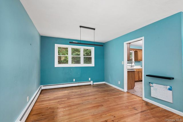 6 Valleywood Road, Smithtown, NY 11787