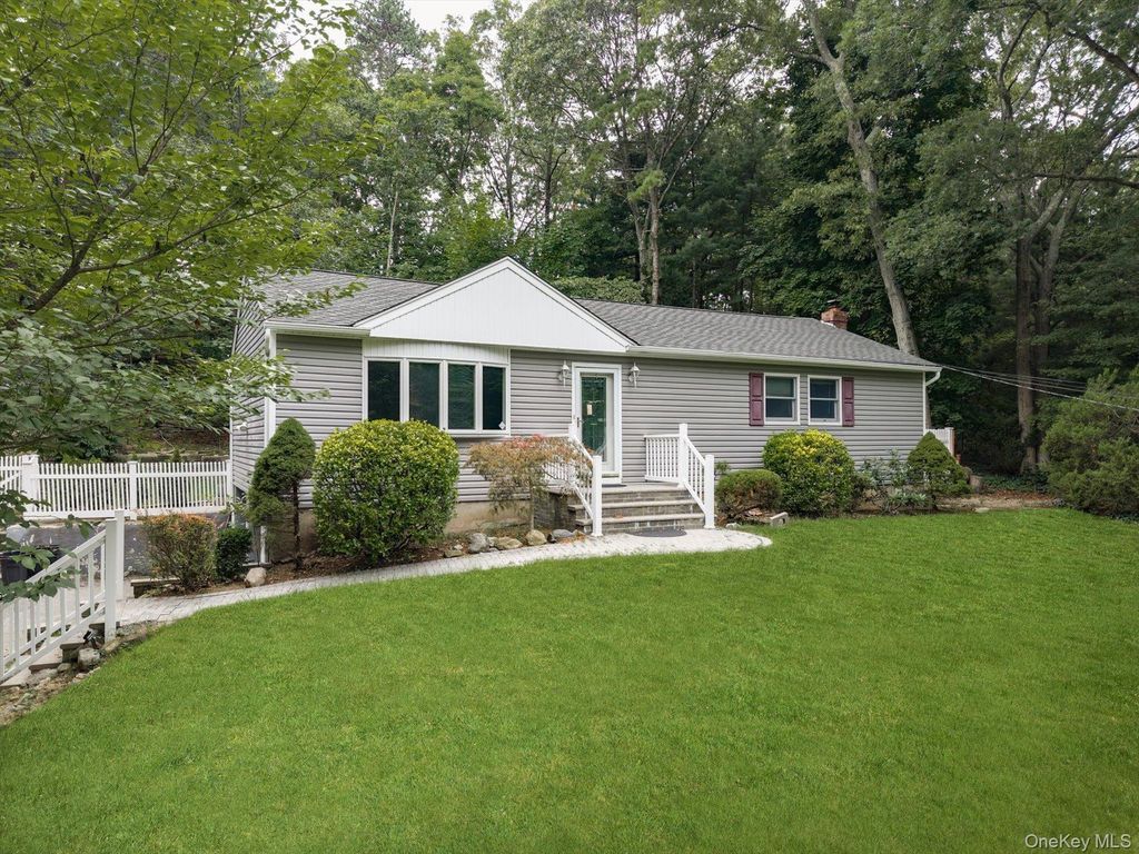 6 Valleywood Road, Smithtown, NY 11787 — photo 4