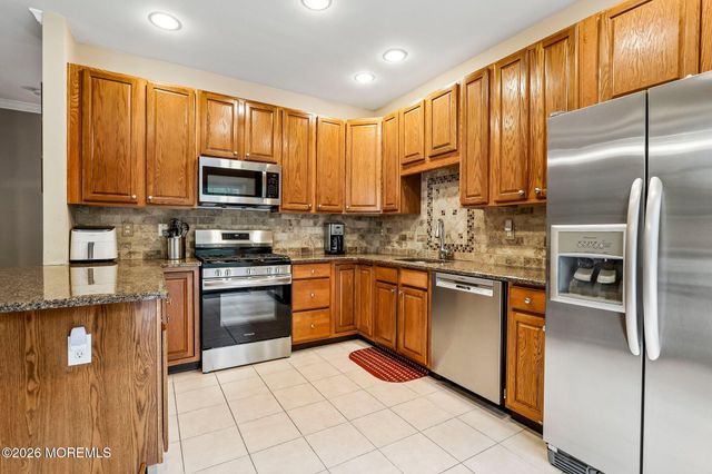 77 Deepwater Circle, Manalapan, NJ 07726