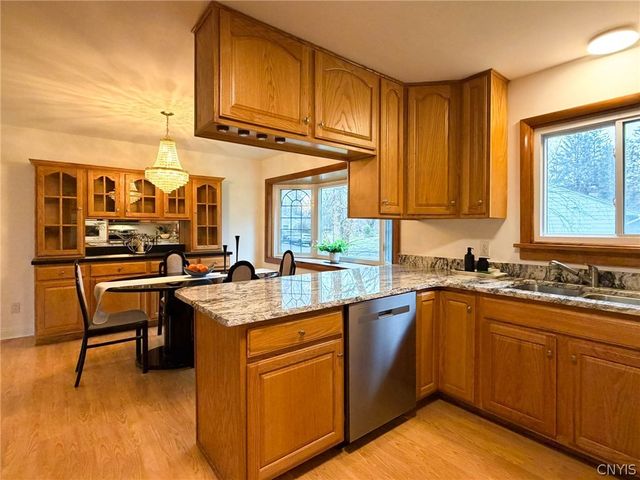 8 Burmont Court, Utica, NY 13502