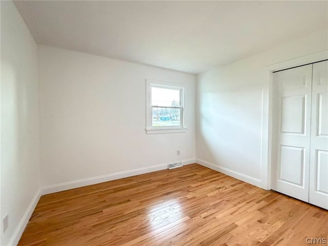 8 Burmont Court, Utica, NY 13502