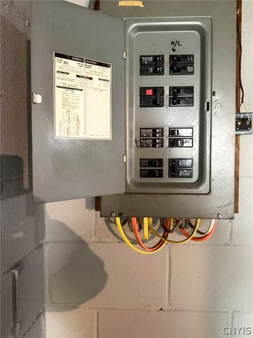 8 Burmont Court, Utica, NY 13502