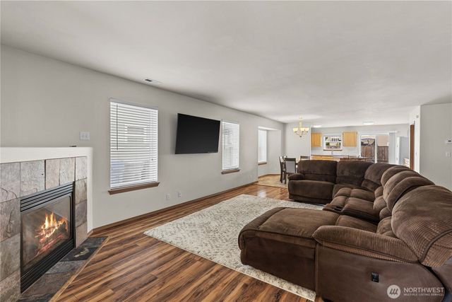 109 Weaver Street NE, Orting, WA 98360