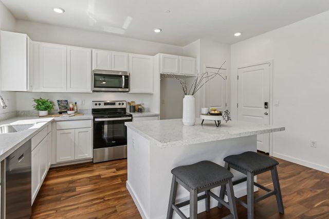 8840 Stratham Way, Elk Grove, CA 95758