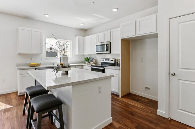 8840 Stratham Way, Elk Grove, CA 95758