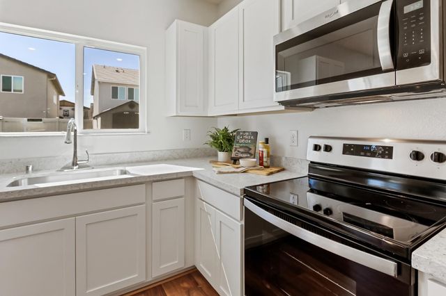 8840 Stratham Way, Elk Grove, CA 95758