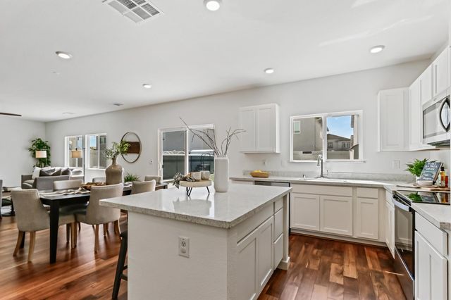 8840 Stratham Way, Elk Grove, CA 95758