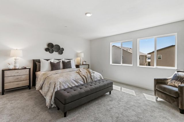 8840 Stratham Way, Elk Grove, CA 95758