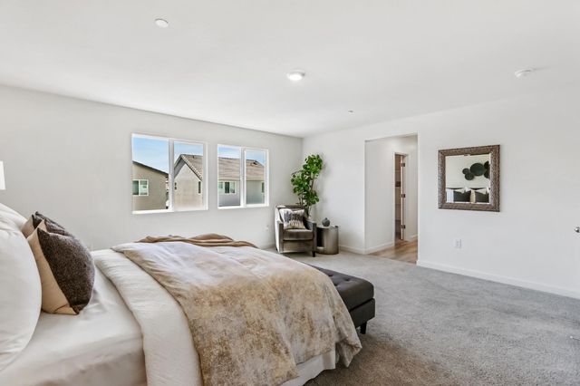 8840 Stratham Way, Elk Grove, CA 95758