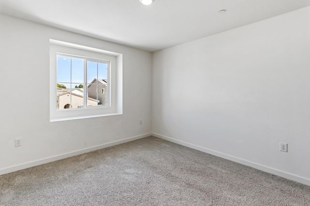 8840 Stratham Way, Elk Grove, CA 95758