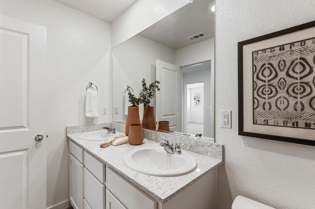 8840 Stratham Way, Elk Grove, CA 95758