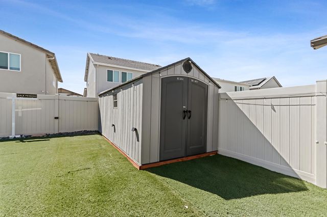 8840 Stratham Way, Elk Grove, CA 95758