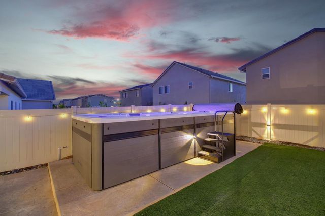 8840 Stratham Way, Elk Grove, CA 95758