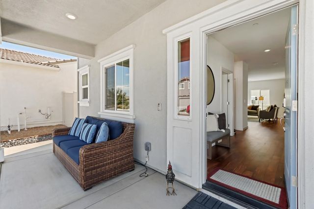 8840 Stratham Way, Elk Grove, CA 95758